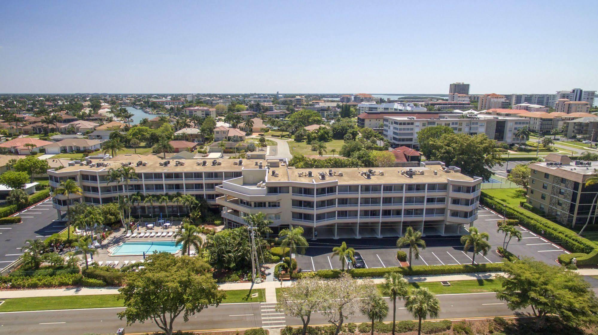 Marco Beach Vacation Suites Caxambas Экстерьер фото