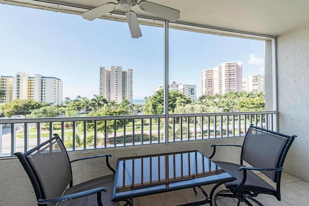 Marco Beach Vacation Suites Caxambas Экстерьер фото